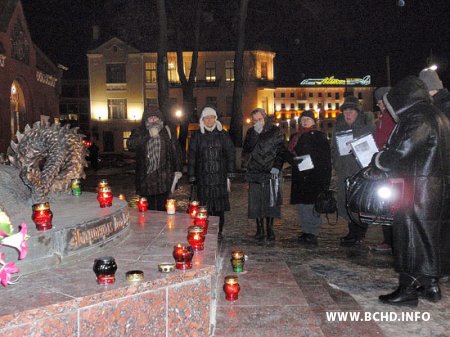 Ля Чырвонага касьцёла малітоўныя вершы і малюнкі палітвязьняў