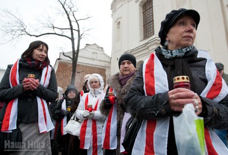 Жаночае малітоўнае шэсце салідарнасці з палітвязнямі ў Менску (Фота)