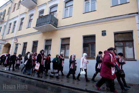 Жаночае малітоўнае шэсце салідарнасці з палітвязнямі ў Менску (Фота)