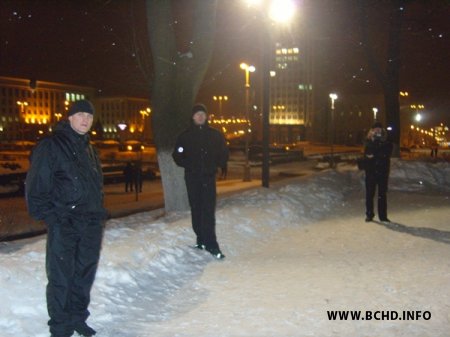 ЗЗ міліцыянты ці малітва за Беларусь ля Чырвонага касьцёла (Фота)