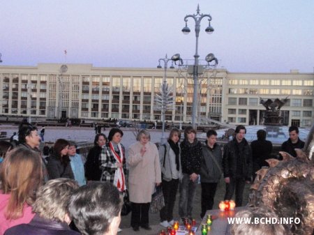 Малітва ля Чырвонага касьцёла і жаночае малітоўнае шэсьце салідарнасьці з палітвязнямі ў Менску (Фота)