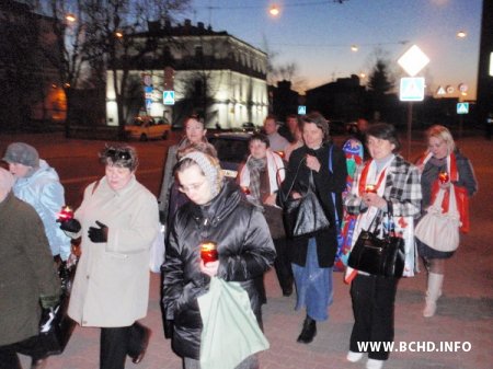 Малітва ля Чырвонага касьцёла і жаночае малітоўнае шэсьце салідарнасьці з палітвязнямі ў Менску (Фота)