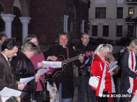 Малітва ля Чырвонага касьцёла і жаночае малітоўнае шэсьце салідарнасьці з палітвязнямі ў Менску (Фота)