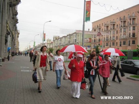 Малітоўнае шэсьце жанчынаў у бел-чырвона-белым (Відэа і фота)