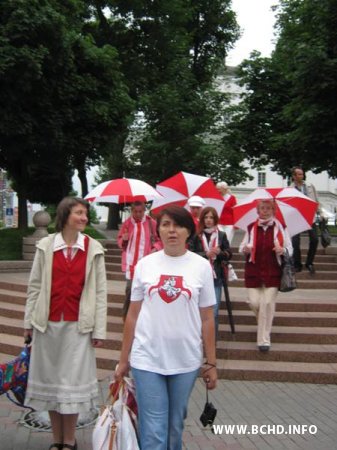 Малітоўнае шэсьце жанчынаў у бел-чырвона-белым (Відэа і фота)