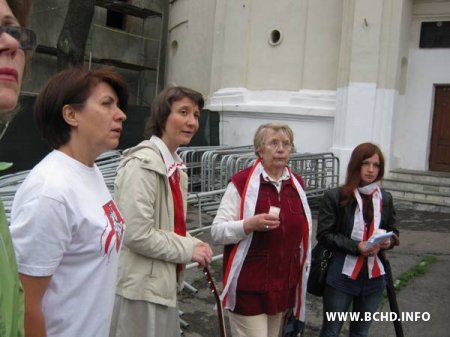 Малітоўнае шэсьце жанчынаў у бел-чырвона-белым (Відэа і фота)