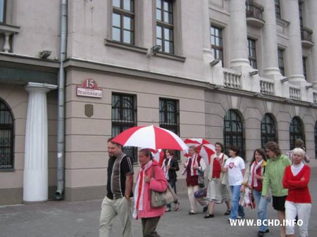 Малітоўнае шэсьце жанчынаў у бел-чырвона-белым (Відэа і фота)