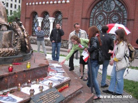 Малітоўнае шэсьце жанчынаў у бел-чырвона-белым (Відэа і фота)