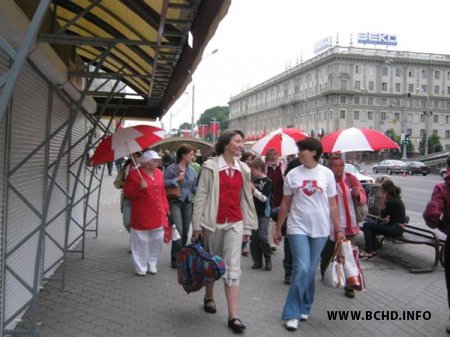 Малітоўнае шэсьце жанчынаў у бел-чырвона-белым (Відэа і фота)