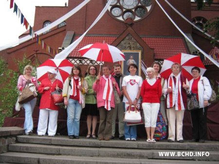 Малітоўнае шэсьце жанчынаў у бел-чырвона-белым (Відэа і фота)