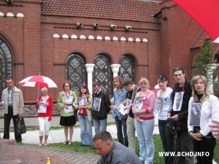 Малітоўнае шэсьце жанчынаў у бел-чырвона-белым (Відэа і фота)