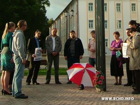 Штодзённая малітва за палітвязняў у Віцебску (Фота)