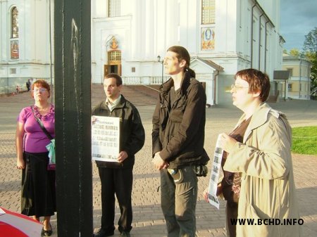 Штодзённая малітва за палітвязняў у Віцебску (Фота)