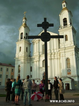 Штодзённая малітва за палітвязняў у Віцебску (Фота)