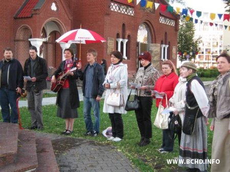 Апладысменты салідарнасьці на малітоўнай акцыі ля Чырвонага касьцёлу ў Менску (Відэа, фота)