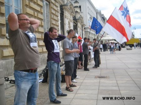 Актывісты БХД узялі ўдзел у акцыі Салідарнасці з палітвязнямі Ў Варшаве (фота) 