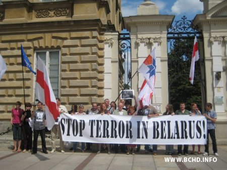 Актывісты БХД узялі ўдзел у акцыі Салідарнасці з палітвязнямі Ў Варшаве (фота)