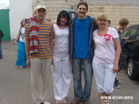 З турмы выйшлі сябры БХД Уладзімір і Сяргей Хіневічы, а таксама Алена Ліхавід (фота, відэа)