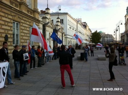 Сікорскі прыняў удзел у акцыі салідарнасці з беларусамі ў Варшаве (фота)