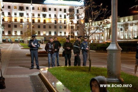 На евангелізацыйным канцэрце на Плошчы Незалежнасці 300 чалавек маліліся за Беларусь (Фота)