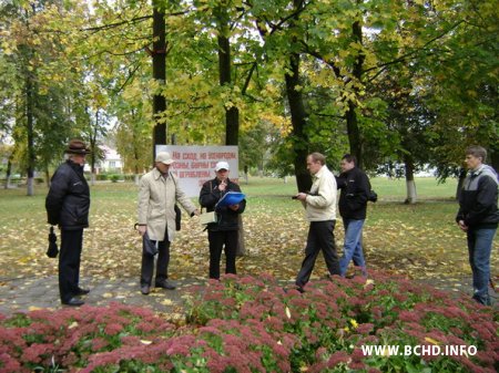 Падчас Народнага схода ў Слоніме затрымалі Алеся Масюка і Івана Бедку (фота)