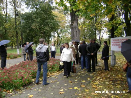 Падчас Народнага схода ў Слоніме затрымалі Алеся Масюка і Івана Бедку (фота)