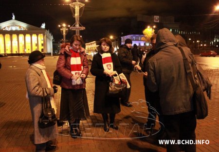 На Кастрычніцкай плошчы маліліся за палітвязьняў (фота)