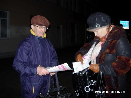 Актывісты БХД азнаёмілі жыхароў Бабруйска з незалежнай прэсай (фота)