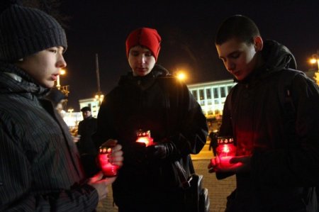 Малітва за палітвязьняў у гадавіну Плошчы пачалася з затрыманняў (Фота, Відэа)