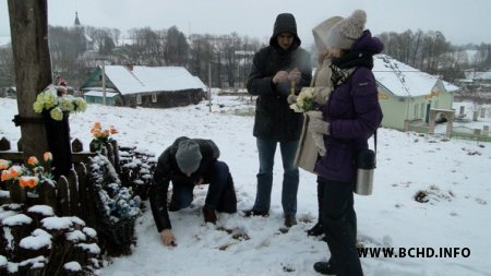 Маладыя хрысціянскія дэмакраты наведалі Крэва, дзе Адам Станкевіч цэлебраваў першую Імшу па-беларуску (фота)