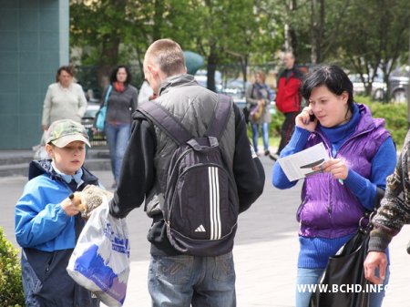 У Берасці актывісты моладзевага крыла БХД дарылі дзецям цацкі (фота)