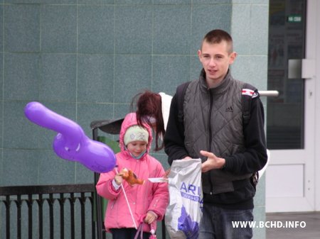 У Берасці актывісты моладзевага крыла БХД дарылі дзецям цацкі (фота)