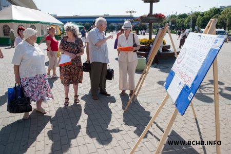 Актывісты "Еўрапейскай Беларусі" далучыліся да пікетаў БХД за Байкот (фота)