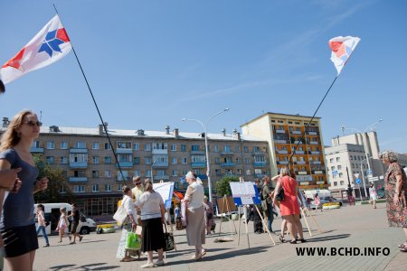 Актывісты "Еўрапейскай Беларусі" далучыліся да пікетаў БХД за Байкот (фота)