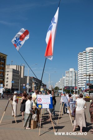 Актывісты "Еўрапейскай Беларусі" далучыліся да пікетаў БХД за Байкот (фота)