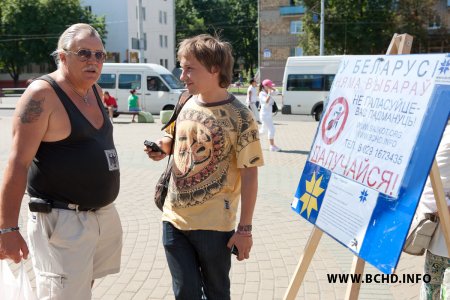 Актывісты "Еўрапейскай Беларусі" далучыліся да пікетаў БХД за Байкот (фота)