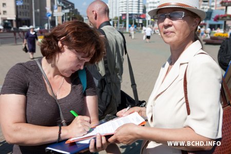 Актывісты "Еўрапейскай Беларусі" далучыліся да пікетаў БХД за Байкот (фота)