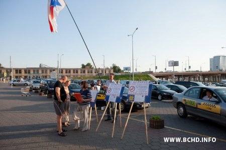 БХД правяла пікет за Байкот ля гіпермаркета "Карона" (фота, відэа)