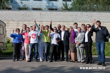 Сябры Нацрады БХД падтрымалі Дзяніса Садоўскага на Акрэсціна (Фота)