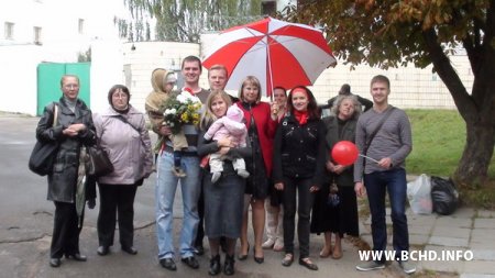 Дзяніс Садоўскі распавёў, за што яго затрымалі (Фота, мультымедыя-кліп з сустрэчы ля Акрэсціна)