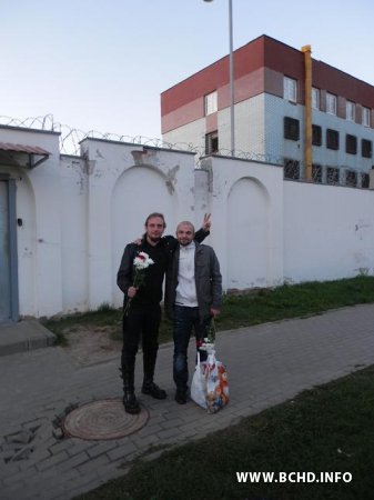 Актывісты БХД сустрэлі вязняў Акрэсціна (фота)