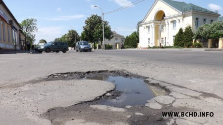 У Пінску сабралі подпісы за рамонт вуліцы (фота)