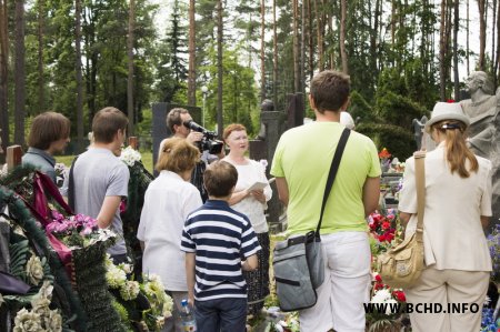 Сябры БХД ушанавалі памяць Васіля Быкава (фота)