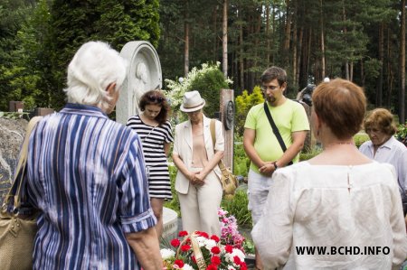 Сябры БХД ушанавалі памяць Васіля Быкава (фота)