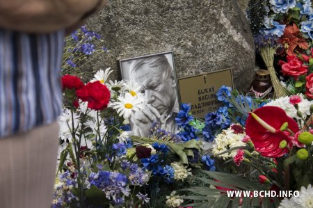 Сябры БХД ушанавалі памяць Васіля Быкава (фота)