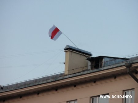 Актывісты БХД у цэнтры Менска вывесілі сцяг на знак салідарнасці з палітвязнямі (фота)
