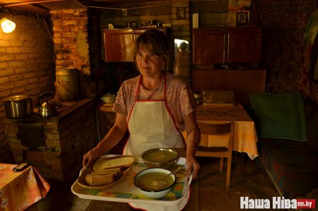 Фотарэпартаж з вёскі Аляксандраўка, дзе дзейнічае "незаконны" прытулак для бяздомных