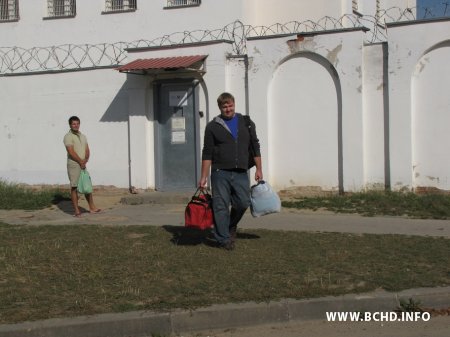 На волю выйшаў Мікола Дземідзенка (фотарэпартаж)