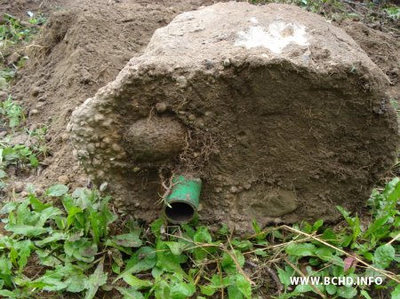 У вёсцы пад Менскам улады распрадалі дзіцячую пляцоўку (фота)