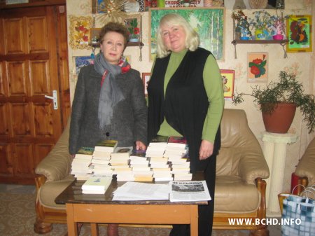 Таццяна Севярынец перадала Віцебскаму дому-інтэрнату 60 кніг (фота)